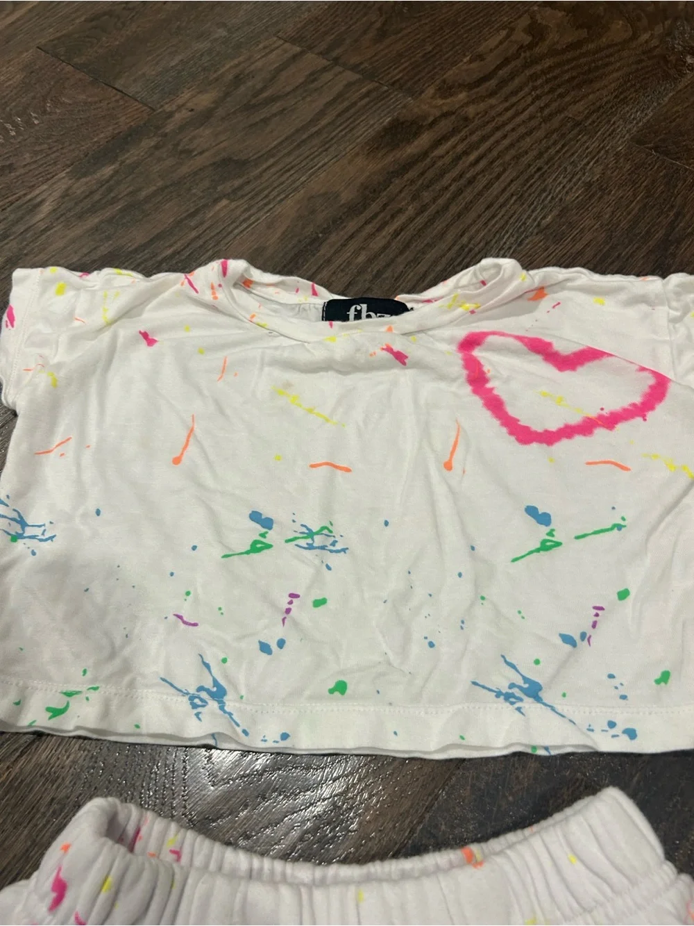 Flowers by Zoe Kids White Paint-Splash Shorts Set with Pink Heart Size 4T